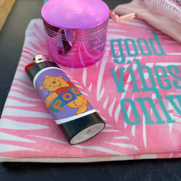 When A Woman Smokes Kit 💨 - Picture 5 of 10